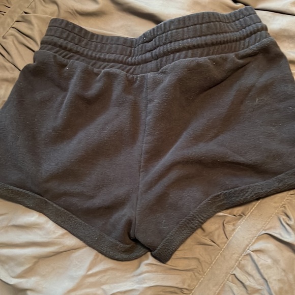 Under armor shorts - Picture 3 of 3